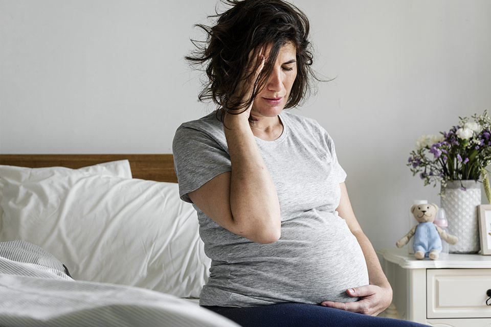 L'emicrania aumenta il rischio di complicazioni in gravidanza