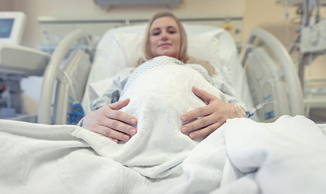 Che cos’è l’analgesia epidurale per il travaglio e il parto? Come funziona? Quali sono i rischi? Ecco le nostre FAQ.