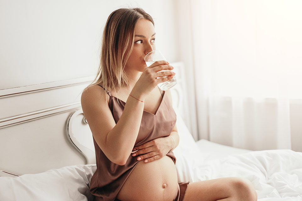 L’importanza dell’idratazione in gravidanza. Quanto e cosa bere?